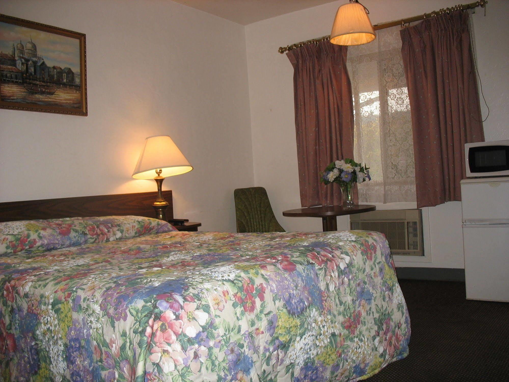 Travel Inn Roseburg Exterior photo